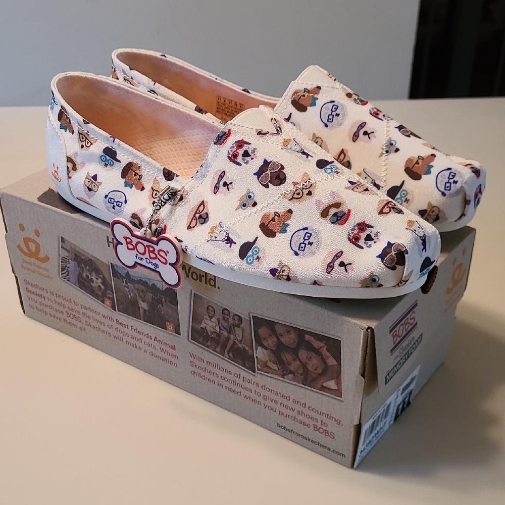Bobs For Skechers,Ladies 11 M, Cream Dog Print